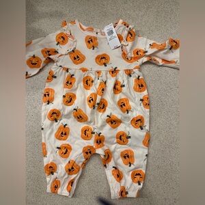 BNWT Old Navy Pumpkin Fall Sleeper Outfit 0-3 months